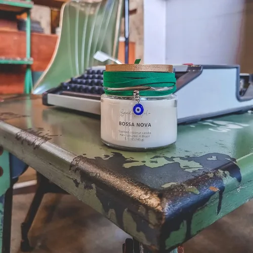 Miniatura 6 de Bendita Vela Bossa Nova perfumada Vela de cera de coco para una combustión limpia peso neto 5 onzas Vertido a mano en Brasil
