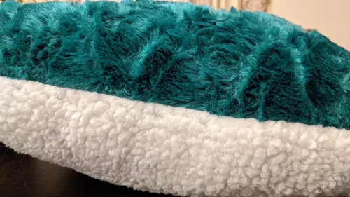 Miniatura 5 de DaDa Bedding Almohada de piel sintética con forma de corazón de ensueño hecha a mano, cojín de lujo verde esmeralda de la suerte con inserto cosido