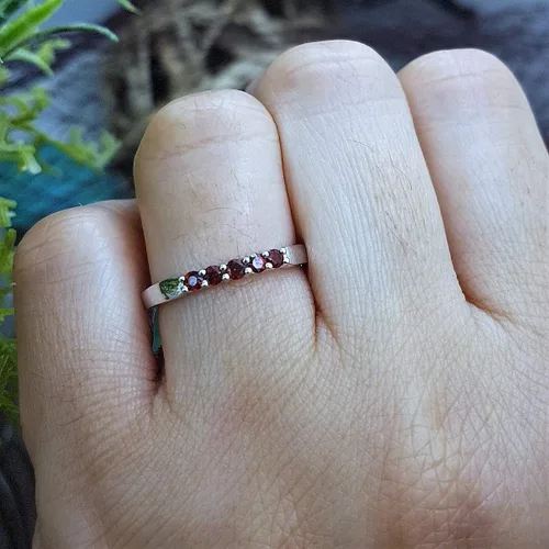Miniatura 22 de Dazzlingrock Collection Anillo de boda redondo de 5 piedras preciosas o diamantes para mujer en oro macizo de 10 K/14 K/18 K