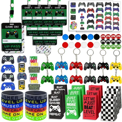 Bluegogo 146 piezas de recuerdos de fiesta de videojuegos: pases VIP, llaveros, calcomanías de tatuaje, colgantes de zapatos, gorras con botones,
