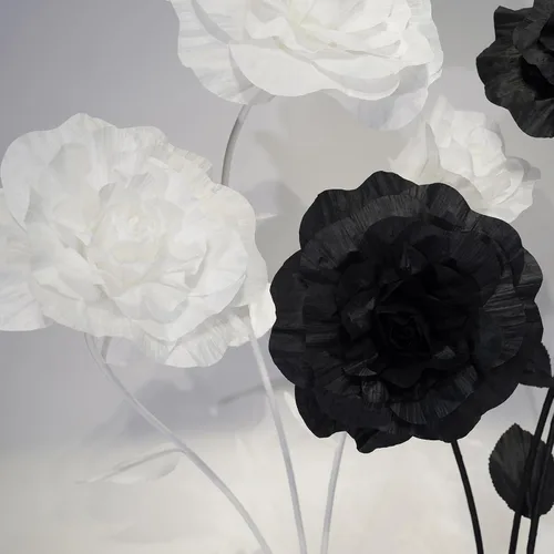 Miniatura 9 de Rosas negras de gran tamaño, flores artificiales gigantes para decoración con soporte, escultura de rosa de papel grande para bodas, fiestas