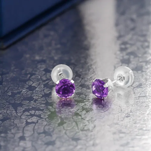 Miniatura 6 de Gem Stone King Aretes de tuerca de amatista morada de oro blanco de 14 quilates de 1.00 quilates para mujer Piedra natal Redondo de 0.197 in, Oro