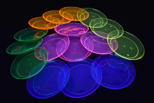 Miniatura 10 de DIRECTGLOW LLC Platos de fiesta reactivos Blacklight (20, 10.25 pulgadas)