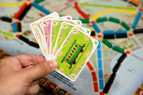 Miniatura 7 de Juego de mesa Ticket to Ride de Asmodee (Actualización 2025) - Una aventura ferroviaria a través del país para amigos y familia, juego de estrategia