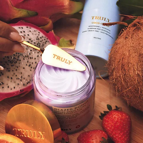 Miniatura 7 de Truly Crema de afeitar de lujo Fórmula de afeitado ultrahidratante para una piel suave y sedosa