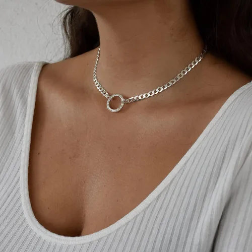 Miniatura 3 de Collar de gargantilla en plata 950 o chapado en oro con luna tallada a mano o dije circular, con diferentes cadenas y extensiones para ajustarlo