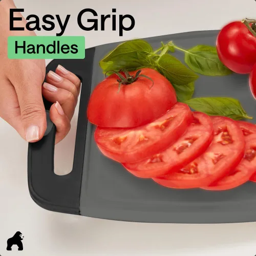 Miniatura 8 de GORILLA GRIP Juego de 3 tablas de cortar de cocina reversibles sin BPA, diseñadas en Estados Unidos, no porosas, ranuras para jugos atrapan Gris