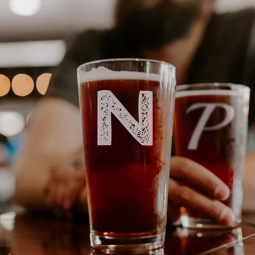 Miniatura 7 de Vaso de cerveza grabado personalizado de 16 onzas, vasos grabados personalizados para hombres, él papá, regalos de cumpleaños personalizados, 3-Claro