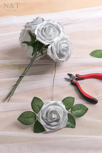 Miniatura 227 de N&T NIETING Flores artificiales, rosas artificiales de color rosa intenso, 50 piezas de flores falsas con tallo para ramos de boda DIY, centros
