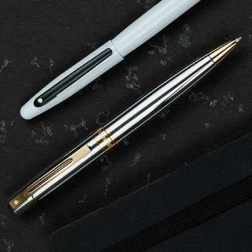 Miniatura 2 de Sheaffer 300 - Bolígrafo de punta redonda con detalles en cromo y tono dorado Ribete cromado/dorado