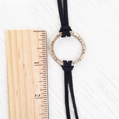 Miniatura 5 de Pulsera reversible con diseño de círculo infinito de bronce peruano, cordón ajustable de piel de ante sintético negro, pulsera de apoyo de la amistad