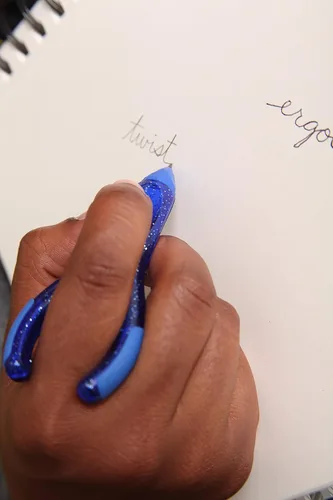 Miniatura 3 de PenAgain Twist 'N Write, set de 4 plumas de colores variados.