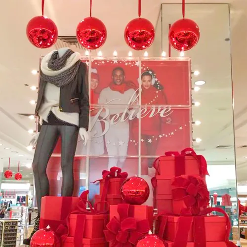 Miniatura 3 de Adornos de bola de Navidad colgantes de 11' rojo brillante, juego de 4 adornos irrompibles de plástico con cuerda dorada para colgar