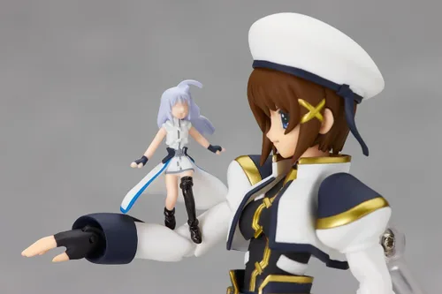 Magical Girl Lyrical Nanoha Strikers: Shamal Knight Ver. Figma Figura de acción por Max Factory