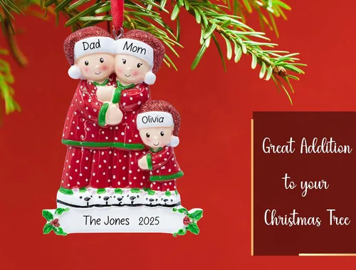 Miniatura 5 de Adorno de Navidad personalizado de PJ Family of 3 2025 Decoración familiar de pijamas para árbol de Navidad – Recuerdo personalizado único
