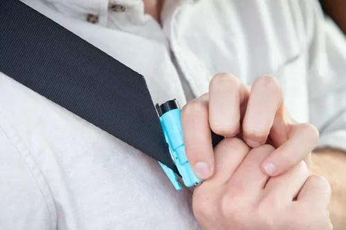 Miniatura 2 de resqme Herramienta de escape de coche con llavero de emergencia original, cortador de cinturón de seguridad 2 en 1 y rompevanas, fabricado