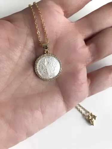 Miniatura 7 de Hermosa cadena de madreperla Medalla San Benito chapado en oro de 18 quilates de 17 pulgadas