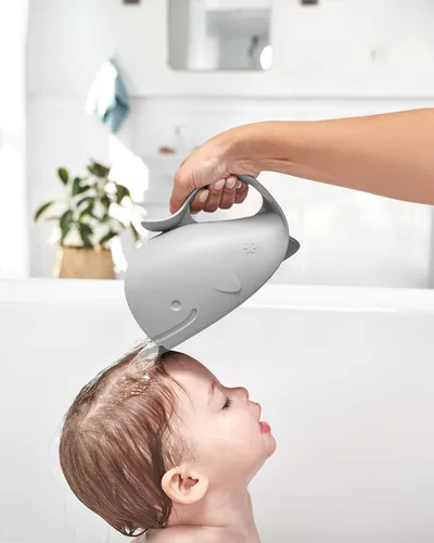 Miniatura 2 de Skip Hop Taza de Enjuague para Baño de Bebé MOBY Enjuagador en Forma de Cascada Sin Lágrimas Gris Edad 0+