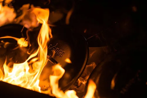 Miniatura 7 de Lodge Horno holandés de hierro fundido pre-sazonado de 8 cuartos de galón con tapa, asas duales, uso en el horno, en la estufa, en la parrilla