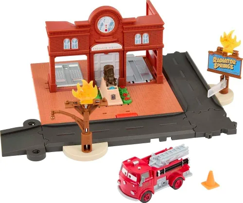 Mattel Disney y Pixar Cars On The Road Toys, Red 's Fire Station Playset con camión de bomberos fundido a presión y acción activada por niños