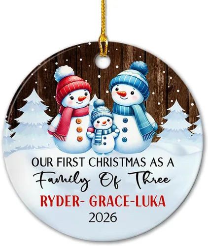 Miniatura 22 de Adorno de cerámica personalizado de cinco medias con nombres y año personalizados, nuestra primera Navidad como familia de cinco, nuestros primeros