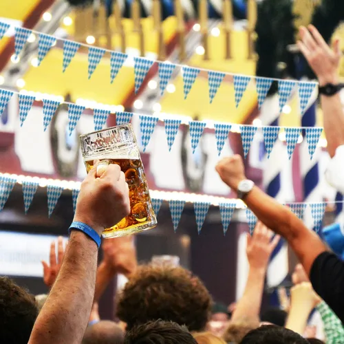 Miniatura 3 de Bandera de banderín de Oktoberfest de 150 pies – 5 paquetes de doble cara Oktoberfest bávara fiesta bávara banderas decorativas a cuadros azules