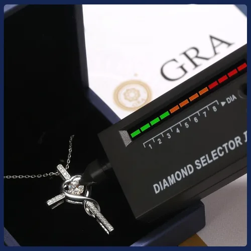 Miniatura 5 de Collar de cruz de moissanita para mujer, cadena flotante con colgante de crucifijo de diamante de laboratorio para hombres, joyería de cruz