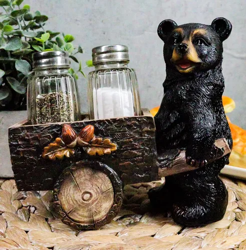 Miniatura 2 de Ebros Woodlands Spice Delivery Black Bear Pushing Vintage Wagon Carro Salero y Pimentero Juego de figuritas de bosque Rocky Mountain Bears Cabaña