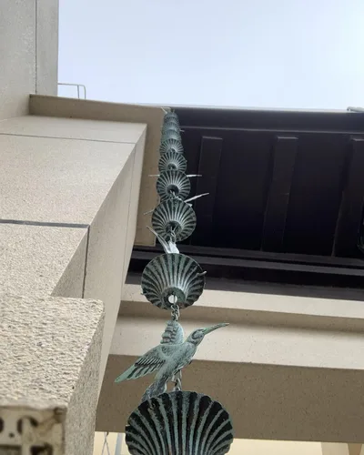 Miniatura 7 de Cadena de Lluvia de 8.5 Pies, Cadenas de Lluvia de Colibrí y Copa para Canalones, Reemplazo Funcional para Bajante, Cadena de Metal para Atrapar