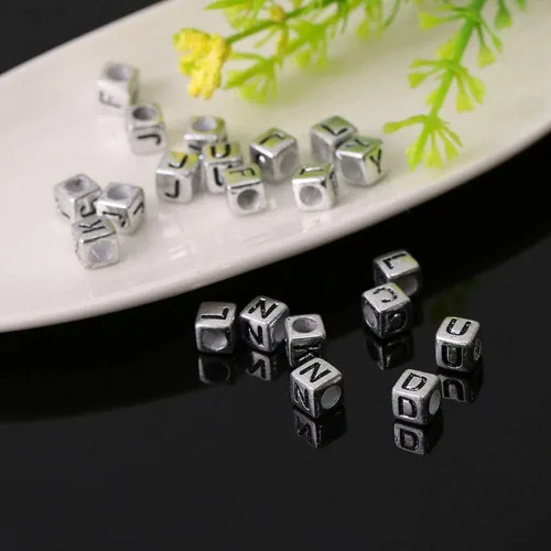 Miniatura 3 de ToBeIT 1000 cuentas de cubo de color negro del alfabeto, plateadas, metálicas, cuentas de letras cuadradas retro plateadas, cuentas del alfabeto