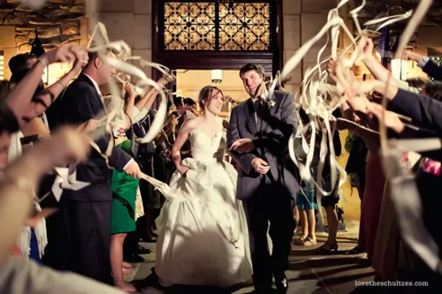 Miniatura 2 de Kingsnow Paquete de 50 varitas de cinta de encaje color champán, serpentinas de fiesta con campanas, varita de hada de seda, recuerdos de fiesta