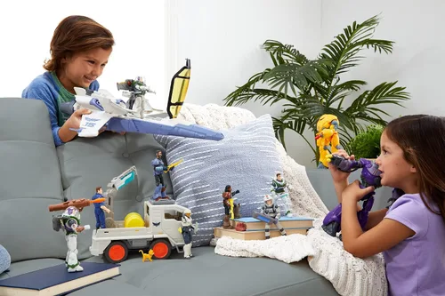 Miniatura 2 de Mattel Disney y Pixar Lightyear Base Vehículo utilitario, camión de juguete con ruedas giratorias y piezas viables, 10.5 pulgadas de largo