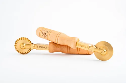 Miniatura 3 de La Gondola Juego de 2 cortadores de pasta caseros - Ruedas festoneadas y lisas Herramientas de fabricación para el hogar y negocios Latón
