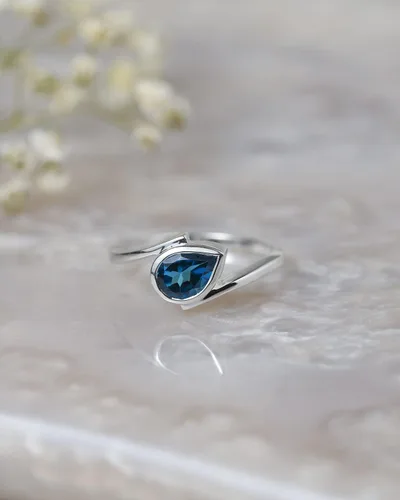 Miniatura 4 de YoTreasure Anillo solitario moderno en forma de pera de topacio azul Londres 925 joyería de plata esterlina