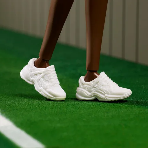 Miniatura 5 de Serie Barbie Inspiring Women, muñeca de moda Venus Williams con uniforme de tenis característico y raqueta, incluye embalaje para exhibir