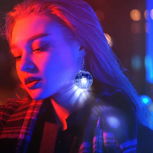 Miniatura 4 de Henoyso 4 pares de aretes de bola de discoteca iluminados, joyería con luz LED, aretes brillantes para mujeres y niñas, regalos de día de San