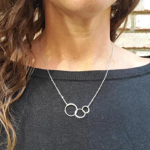 Miniatura 3 de AnalysisyLove Collar de 3 generaciones Collar de plata de ley entrelazada con 3 círculos para abuela, mamá, nieta, joyería de cumpleaños, regalo