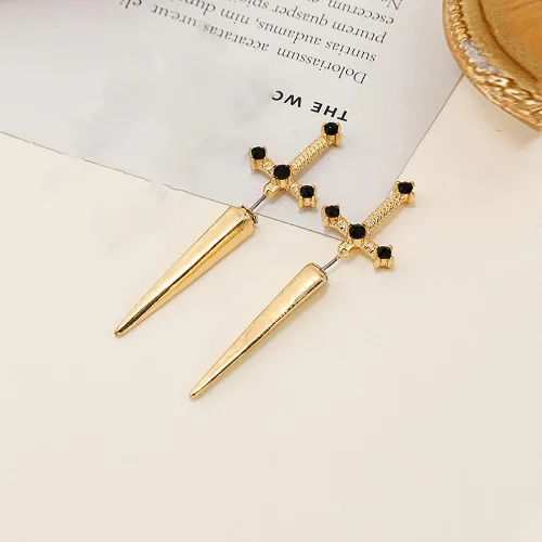 Miniatura 6 de Aretes de espada gótica, aretes de daga de diamantes de imitación, aretes de tornillo de espada retro negra, aretes de espada punk, aretes de espada