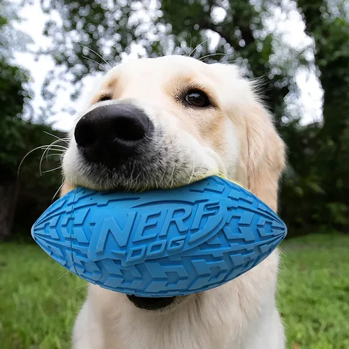 Miniatura 7 de Nerf Dog - Juguete de llanta con chirriador para perros al aire libre, 15 cm de diámetro, juguete de fútbol para perros que chilla para razas Azul