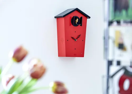 Miniatura 4 de KOOKOO Birdhouse Red Limited Edition, reloj de cuco de diseño moderno con 12 voces naturales de pájaros o llamada de cuco Rojo
