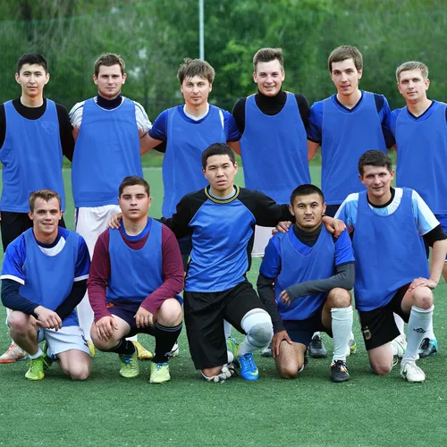 Miniatura 5 de Newcotte 24 piezas Pinnies Scrimmage Chalecos de práctica en equipo Jersey de malla de nailon Pennies para fútbol, baloncesto y deportes