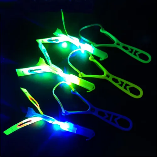 Miniatura 2 de Increíbles juguetes voladores LED para niños pequeños – 12 piezas de juguete de helicóptero LED con luz – Aviones de flecha que brillan