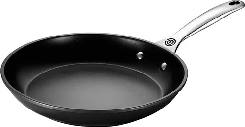 Miniatura 3 de Le Creuset Juego de utensilios de cocina antiadherentes endurecidos, 3 piezas (sartén de 10 pulgadas, 4.25 cuartos de galón de capacidad con tapa)