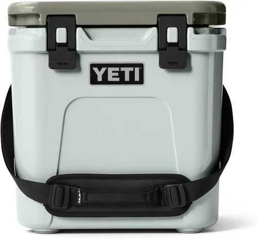Miniatura 19 de YETI Roadie 24 2.0 - Enfriador duro con correa de hombro DoubleDuty y tapón de drenaje Carbón