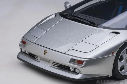 Miniatura 13 de AUTOart Lamborghini Diablo SE30 JOTA (TITANIO/Plateado metálico)