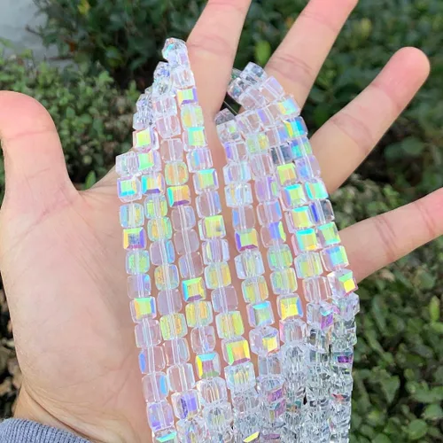 Miniatura 21 de 2 hebras checas de cristal en forma de cubo facetado sueltas cuentas espaciadoras a granel 0.236 in (0.24 pulgadas) Peridot Shimmer (190-196 piezas)