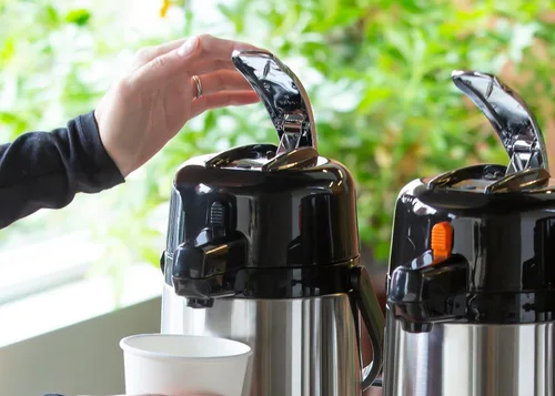 Miniatura 6 de Service Ideas Eco-Air Airpot con palanca, 64.2 onzas, vidrio aislado al vacío ECAL19S Dispensador de café en 1.9 litros, exterior inoxidable