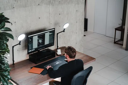 Miniatura 6 de LUME CUBE Edge 2.0 - Lámpara de escritorio LED Luz de escritorio regulable para oficina en casa con puerto de carga USB y brazo oscilante fuerte