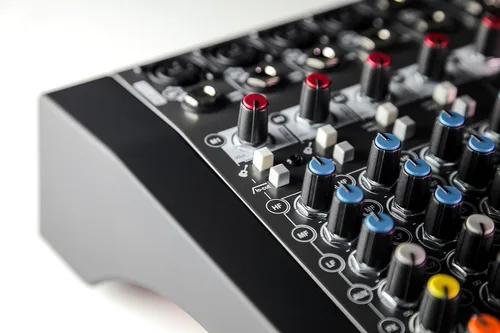 Miniatura 8 de Allen & Heath ZEDi-10FX - Mezclador de audio híbrido compacto/interfaz USB 4x4 con 61 efectos de calidad de estudio (AH-ZEDi-10FX), Negro