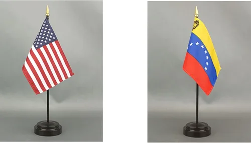 Miniatura 134 de Juego de banderas de escritorio de Afganistán, hecho en Estados Unidos, de rayón de 4 x 6 pulgadas, escritorio de oficina y pequeñas banderas